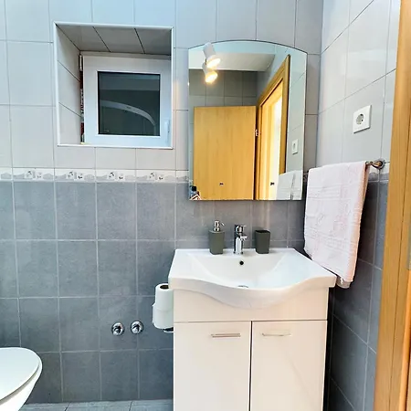 Apartment Elvira *