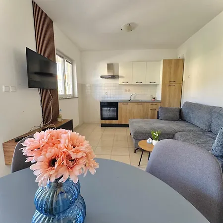Elvira Apartment *