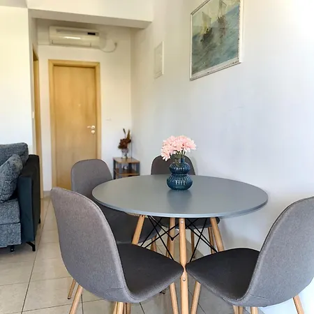 Elvira Apartment *