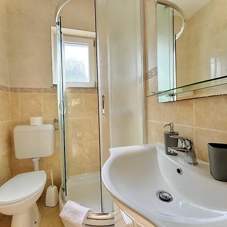 Apartment Elvira *