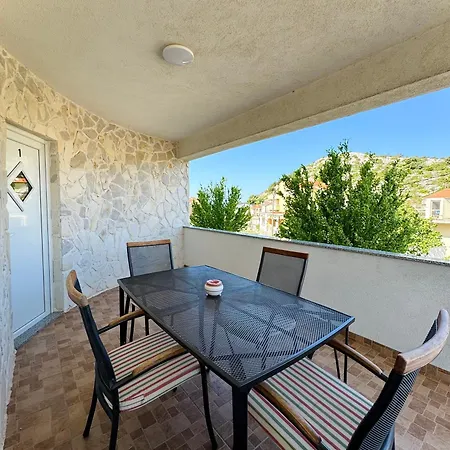 Elvira Apartment *